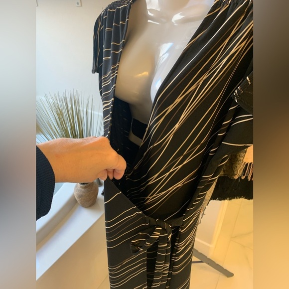 Valerie Stevens Medium Wrap Dress Black Ivory - Picture 5 of 9